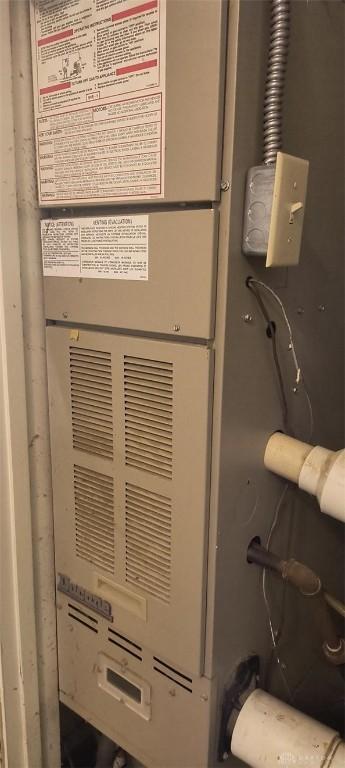 29 Elm St, Jamestown Vlg, OH 45335 - detailed view of heating unit