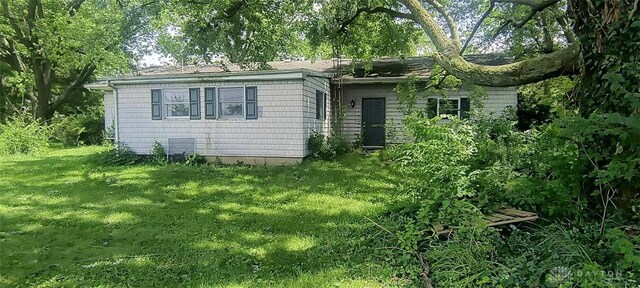 29 Elm St, Jamestown Vlg, OH 45335 - view of front facade with a front yard