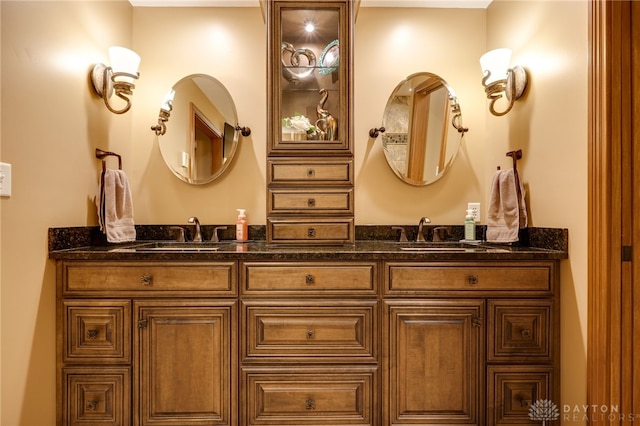 5516 Anne Ln, Washington Twp, OH 45459 - full bath featuring double vanity