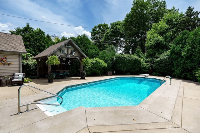 5516 Anne Ln, Washington Twp, OH 45459 - outdoor pool featuring a patio area and an outdoor structure