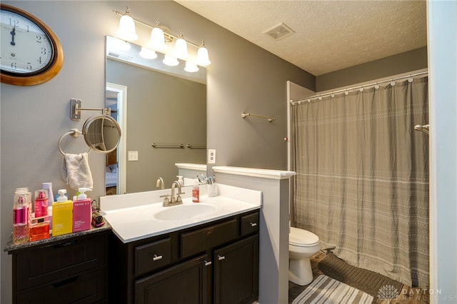 9270 Great Lakes Cir Unit 9270, Washington Twp, OH 45458 - full bathroom with vanity, a textured ceiling, and a shower with curtain