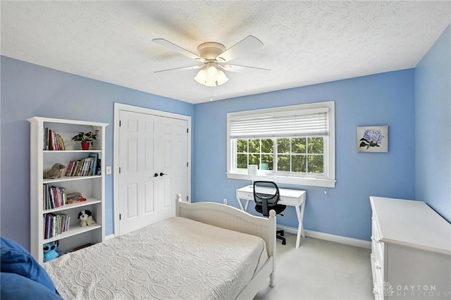 10598 Falls Creek Ln, Washington Twp, OH 45458 - bedroom featuring light carpet, a closet, a textured ceiling, and a ceiling fan