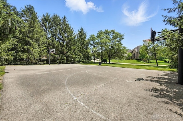 10598 Falls Creek Ln, Washington Twp, OH 45458 - view of basketball court with community basketball court and a lawn
