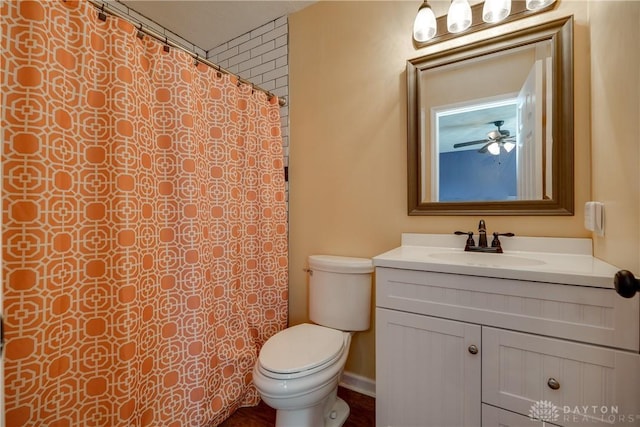 162 Choctaw Cir, Franklin, OH 45005 - full bath with vanity, a shower with shower curtain, and a ceiling fan