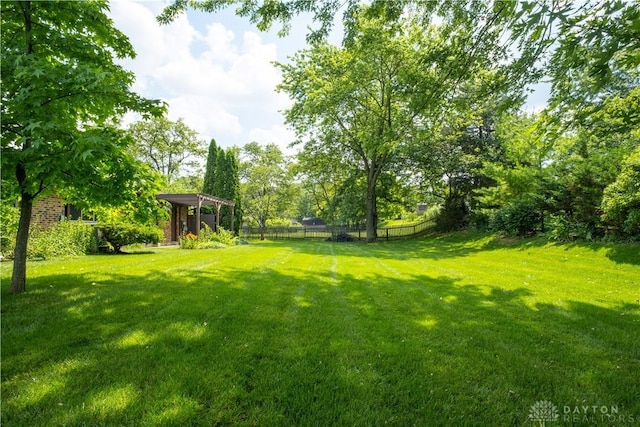 4425 E Entrada Dr, Beavercreek, OH 45431 - view of yard