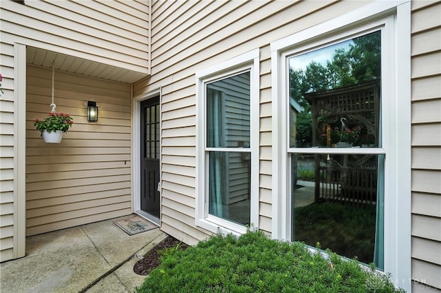 8052 Timberlodge Trl, Washington Twp, OH 45458 - entrance to property
