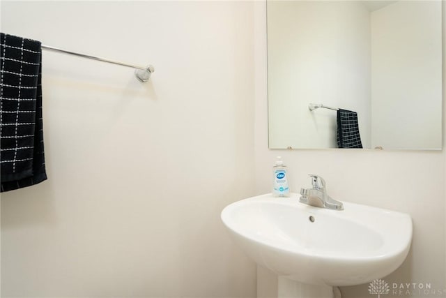 1009 Glen Kegley Dr, Xenia, OH 45385 - bathroom featuring a sink