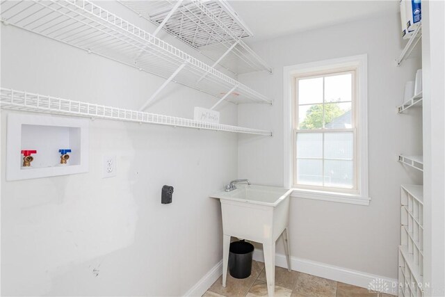 1129 Eureka Dr, Kettering, OH 45419 - laundry area with hookup for a washing machine and baseboards