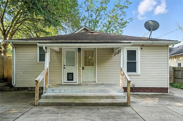 118 Hill St, Xenia, OH 45385 - view of front facade featuring roof with shingles