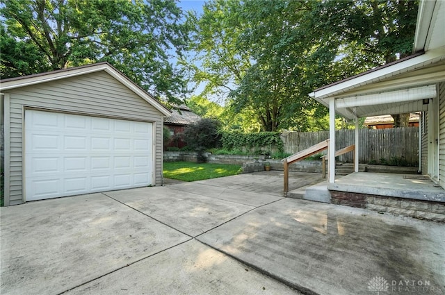 118 Hill St, Xenia, OH 45385 - detached garage with concrete driveway