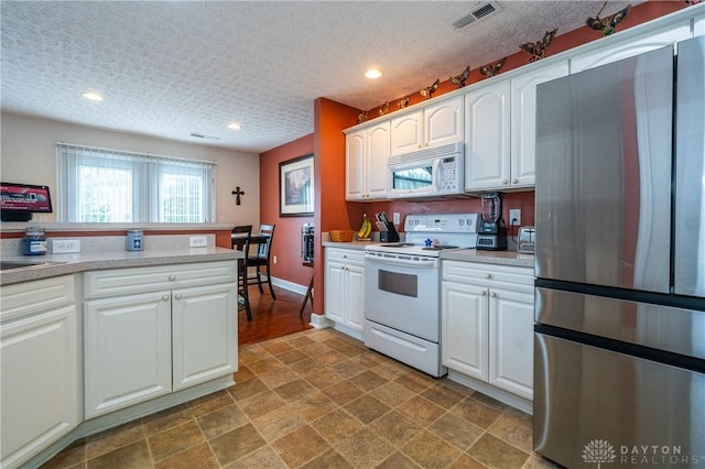 6991 Salon Cir, Huber Heights, OH 45424 - photo 17