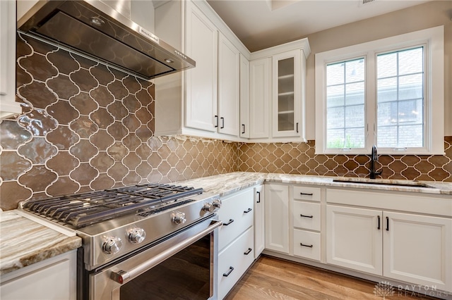 1461 Abbey Park Pl, Beavercreek Twp, OH 45385 - kitchen featuring range hood, high end stainless steel range oven, white cabinetry, and glass insert cabinets