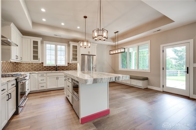 1461 Abbey Park Pl, Beavercreek Twp, OH 45385 - kitchen featuring a raised ceiling, high end appliances, light wood-type flooring, backsplash, and recessed lighting