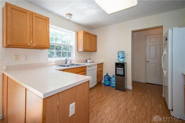 3583 King Edward Way, Beavercreek, OH 45431 - kitchen with white appliances, light wood-style flooring, a peninsula, and light countertops