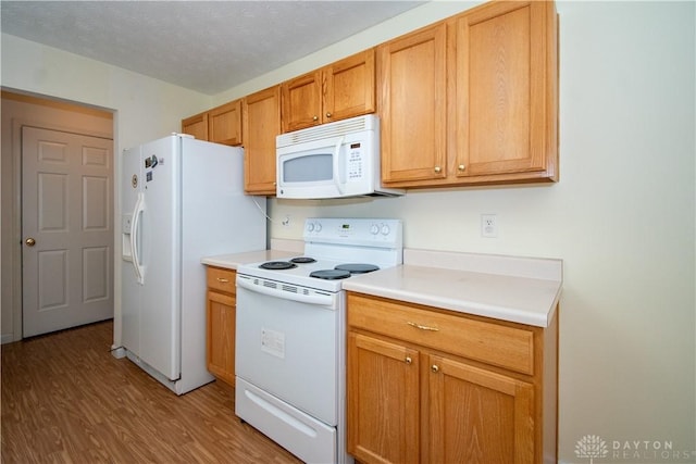 3583 King Edward Way, Beavercreek, OH 45431 - kitchen featuring white appliances, light wood finished floors, light countertops, and a textured ceiling