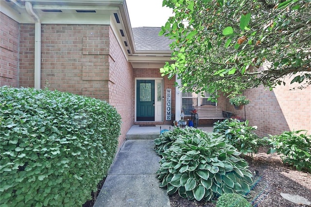 595 Heatherwoode Cir, Springboro, OH 45066 - doorway to property with brick siding and a shingled roof