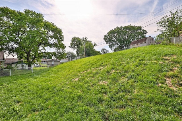 1095 Susan Dr, Hamilton, OH 45013 - view of yard