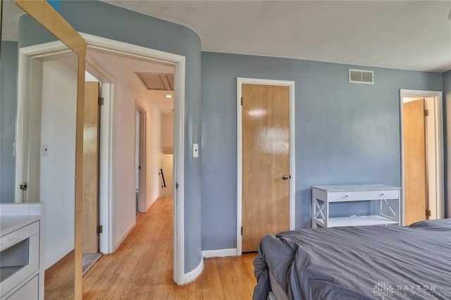1095 Susan Dr, Hamilton, OH 45013 - bedroom featuring light wood-type flooring and baseboards