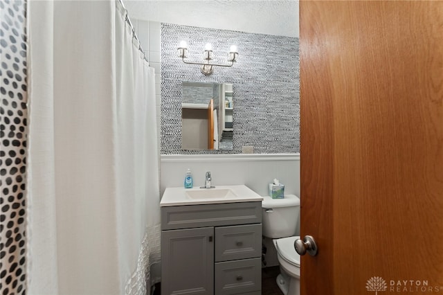1021 Nutmeg Sq, Troy, OH 45373 - full bathroom with a chandelier, vanity, and a shower with curtain