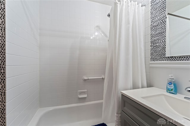 1021 Nutmeg Sq, Troy, OH 45373 - full bath featuring vanity and shower / tub combo