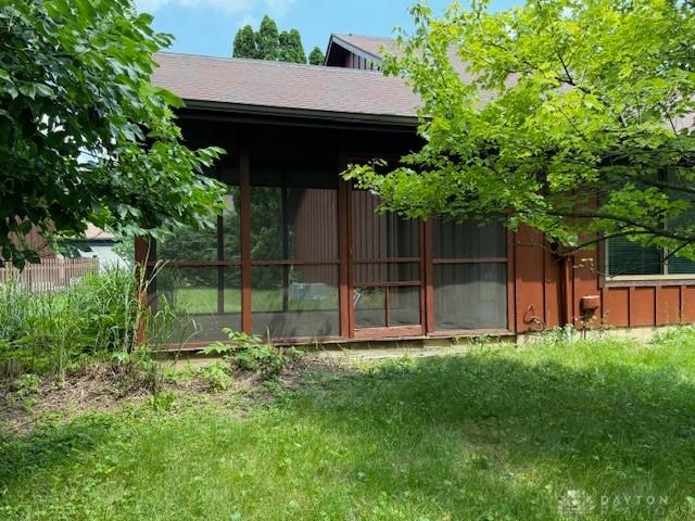 110 Park Meadows Dr, Yellow Springs Vlg, OH 45387 - photo 2