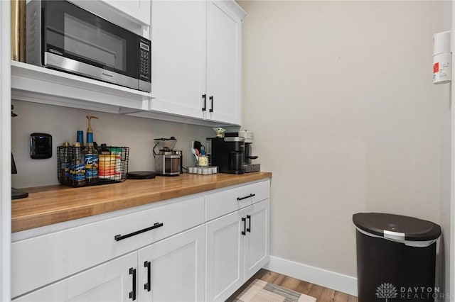 9782 E US Highway 22 And 3, Clarksville, OH 45113 - bar with stainless steel microwave and light wood-style floors