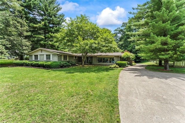 347 Winding Trl, Xenia, OH 45385 - view of front of home with a front yard and driveway
