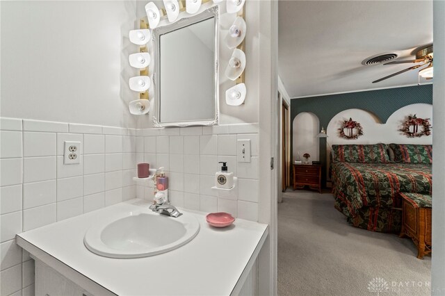 347 Winding Trl, Xenia, OH 45385 - bathroom with vanity, a ceiling fan, connected bathroom, and tile walls