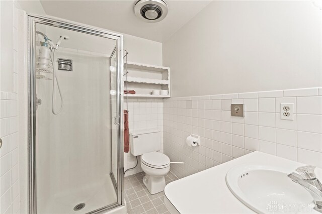 347 Winding Trl, Xenia, OH 45385 - bathroom with tile walls, a stall shower, wainscoting, and tile patterned floors