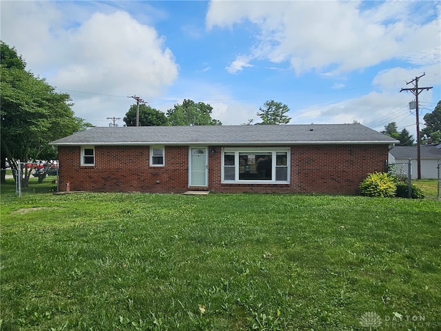 283 Moore St, Lewisburg, OH 45338 - single story home featuring brick siding