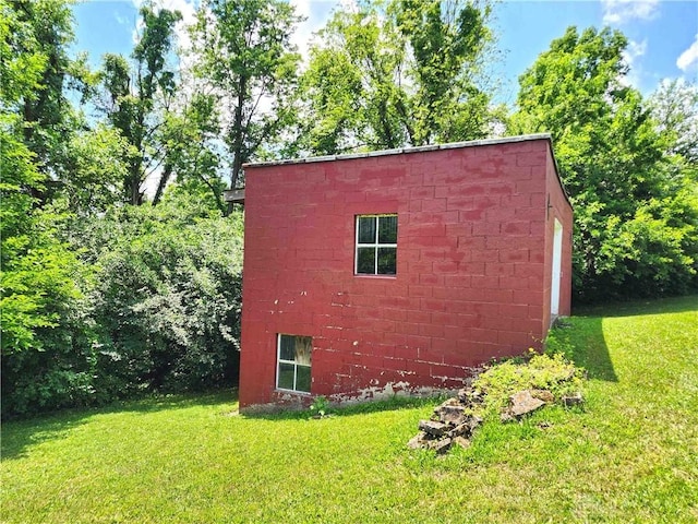 851 E County Line Rd, Springfield, OH 45502 - view of side of home featuring a yard and concrete block siding