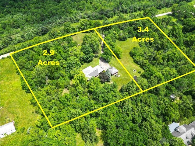851 E County Line Rd, Springfield, OH 45502 - aerial view of property and surrounding area featuring property boundaries highlighted