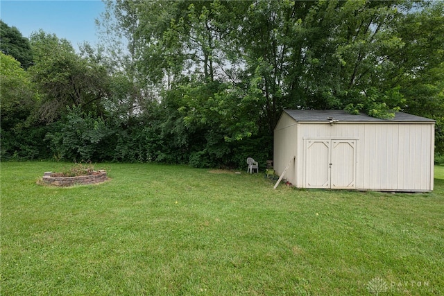 3442 Longleaf Ave, Beavercreek, OH 45430 - view of green lawn featuring a storage shed