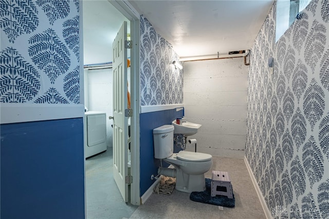 3442 Longleaf Ave, Beavercreek, OH 45430 - bathroom featuring washer / dryer and a shower with shower curtain