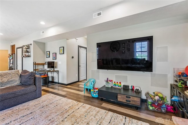 1950 Stone Creek Blvd, Clearcreek Twp, OH 45458 - living area featuring wood finished floors and recessed lighting
