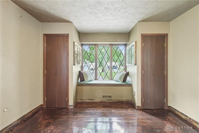 4595 Comanchee Trl, Silver Creek Twp, OH 45335 - unfurnished bedroom featuring wood-type flooring, a closet, and a textured ceiling