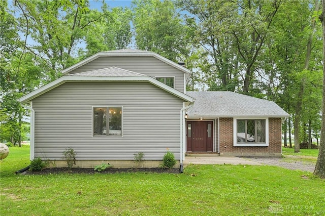 4595 Comanchee Trl, Silver Creek Twp, OH 45335 - view of front of home with a front yard and a shingled roof