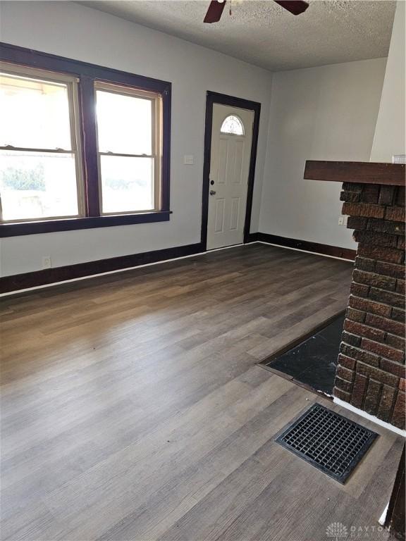 4009 E 3rd St, Dayton, OH 45403 - foyer featuring ceiling fan, wood finished floors, and a textured ceiling