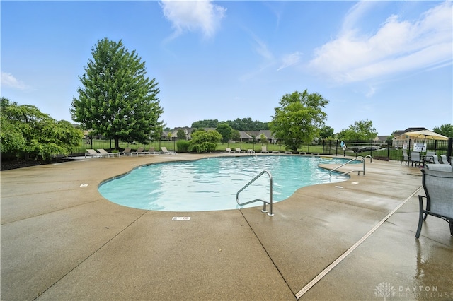 1241 Normandy Rue, Centerville, OH 45458 - community pool with a patio