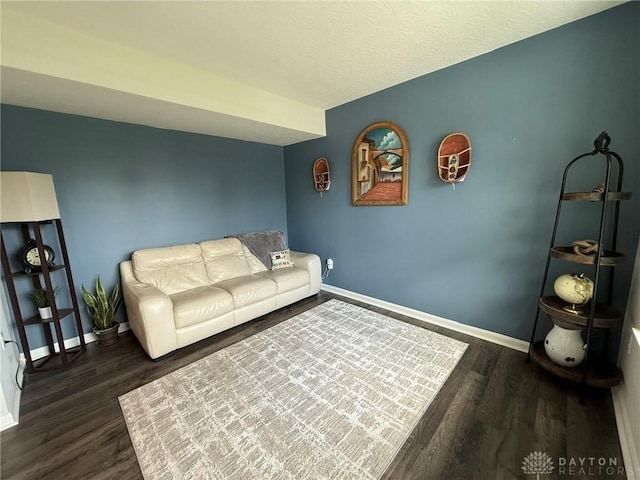 562 Maxwell Ct, Germantown, OH 45327 - living room featuring wood finished floors