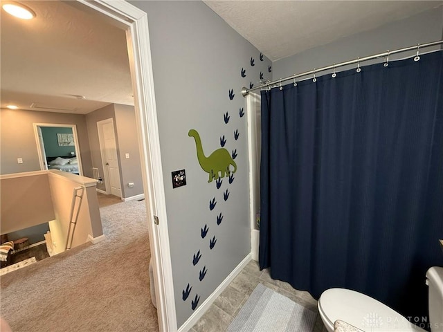 562 Maxwell Ct, Germantown, OH 45327 - full bath featuring toilet and a shower with shower curtain