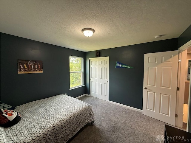 562 Maxwell Ct, Germantown, OH 45327 - bedroom with carpet floors, a textured ceiling, and a closet