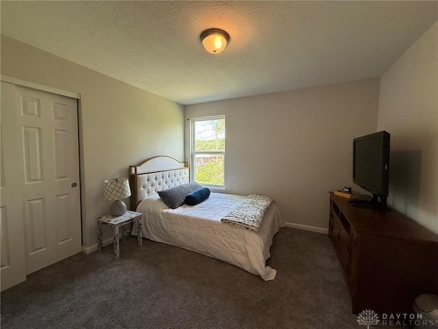 562 Maxwell Ct, Germantown, OH 45327 - carpeted bedroom with baseboards