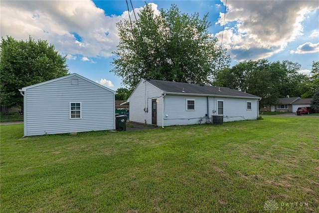 2701 Mini Ct, Dayton, OH 45420 - back of property with a yard