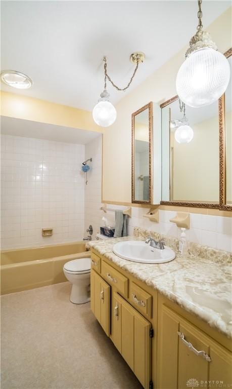 4267 W Wenger Rd, Clayton, OH 45315 - full bath with vanity and bathing tub / shower combination