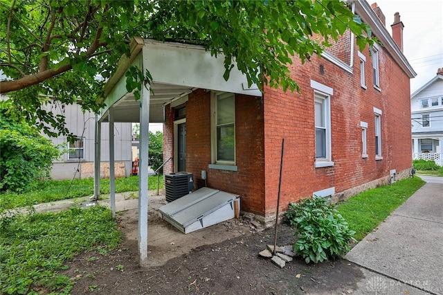 15 Bertus St, Cincinnati, OH 45217 - view of side of property with brick siding