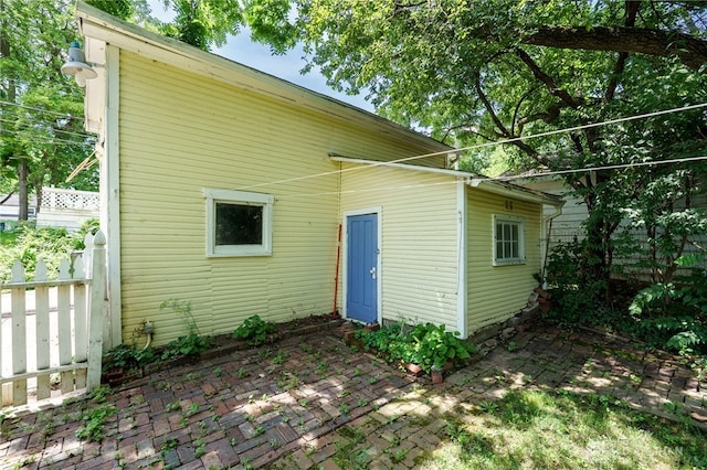 25 Laura Ave, Dayton, OH 45405 - back of property with a patio