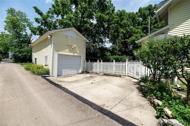 25 Laura Ave, Dayton, OH 45405 - garage featuring driveway