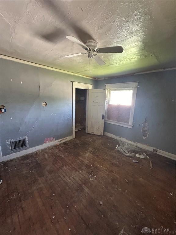230 Oxford Ave Unit 228, Dayton, OH 45402 - unfurnished room with hardwood / wood-style floors, a ceiling fan, and a textured ceiling