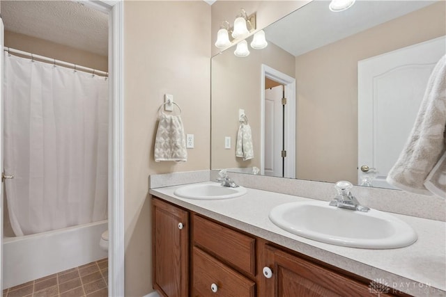 395 Victoria Pl, Waynesville, OH 45068 - full bath with double vanity and shower / bathtub combination with curtain